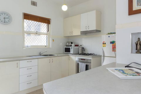 B6 Crawley Apartment 1 BRM & Sleepout Near UWA - Hotel Gold Coast 3