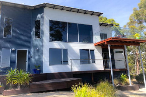 BAY OF FIRES BEACH SHACK Ocean Views From A Modern Beachhouse - Hotel Gold Coast 0