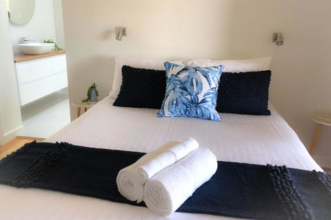 BAY OF FIRES BEACH SHACK Ocean Views From A Modern Beachhouse - Hotel Gold Coast 1