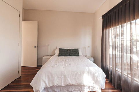 BAY PROPERTIES . The Big Chill - Hotel Gold Coast 4