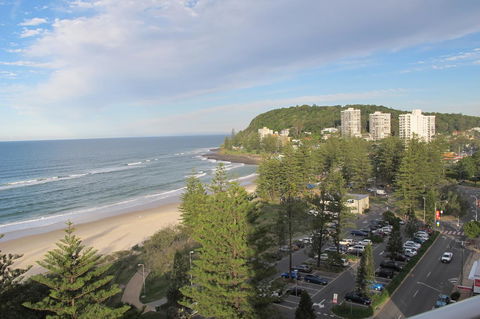 Pacific Regis Beachfront Holiday Apartments - Hotel Gold Coast 12