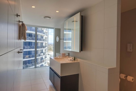 Hilton Surfers Paradise Hotel & Residences - Hotel Gold Coast 3