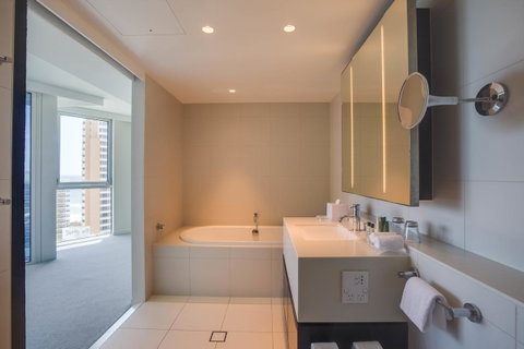 Hilton Surfers Paradise Hotel & Residences - Hotel Gold Coast 4
