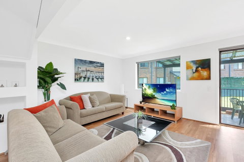 Fountain View Estate - We Accommodate - Hotel Gold Coast 10