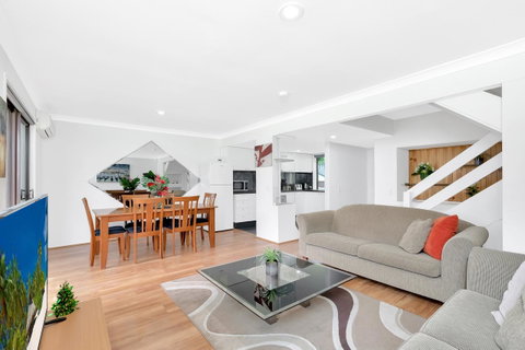 Fountain View Estate - We Accommodate - Hotel Gold Coast 8
