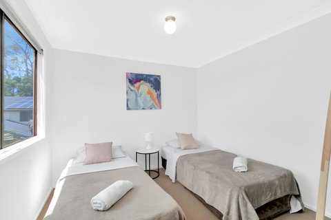 Fountain View Estate - We Accommodate - Hotel Gold Coast 3
