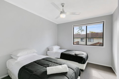 Fountain View Estate - We Accommodate - Hotel Gold Coast 0