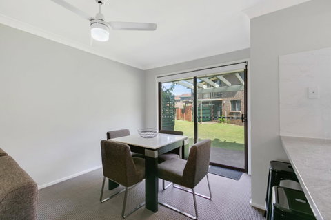 Fountain View Estate - We Accommodate - Hotel Gold Coast 16