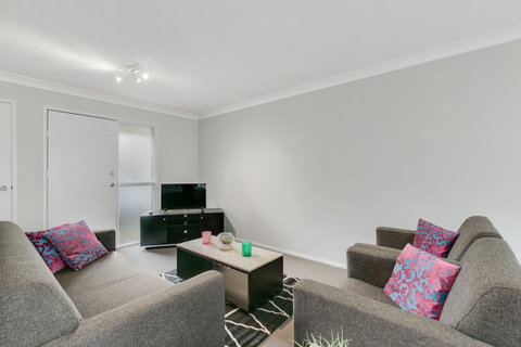 Fountain View Estate - We Accommodate - Hotel Gold Coast 18