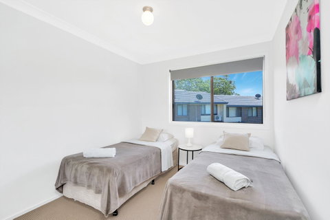 Fountain View Estate - We Accommodate - Hotel Gold Coast 4
