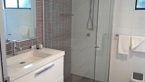 Hinchinbrook Holiday Apartments - Hotel Gold Coast 9