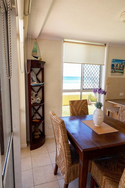 Crystal Beachfront Apartments - Hotel Gold Coast 7