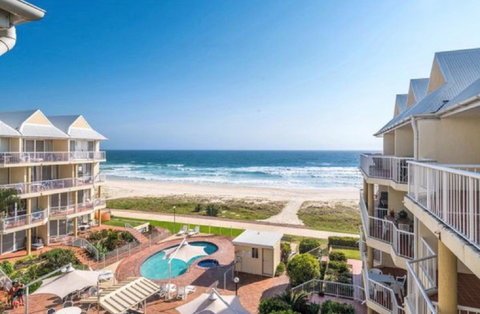 Crystal Beachfront Apartments - Hotel Gold Coast 0