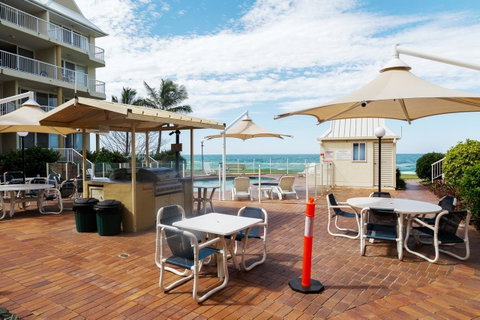 Crystal Beachfront Apartments - Hotel Gold Coast 2
