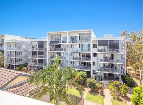 Keith's Sister - Hotel Gold Coast 16