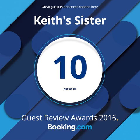 Keith's Sister - Hotel Gold Coast 1