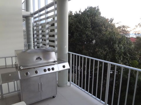 Keith's Sister - Hotel Gold Coast 35