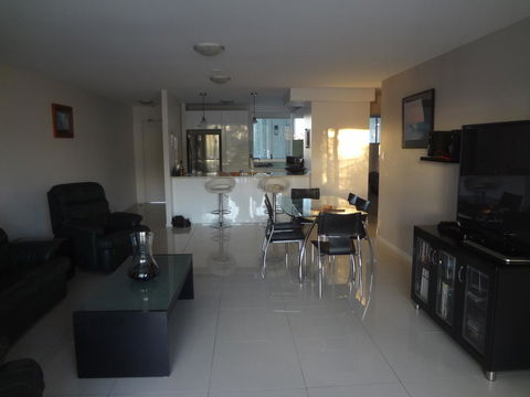 Keith's Sister - Hotel Gold Coast 28