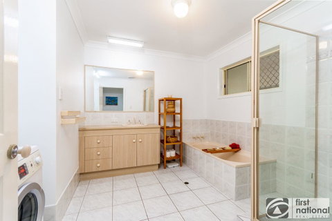 Immaculate Spacious Second Floor Unit Overlooking Pristine Parklands - Hotel Gold Coast 1
