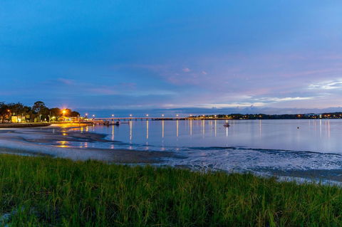 Fishing And Swimming At Your Doorstep - Sylvan Beach Esp, Bellara - Hotel Gold Coast 4