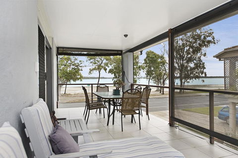 Fishing And Swimming At Your Doorstep - Sylvan Beach Esp, Bellara - Hotel Gold Coast 5