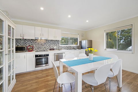 Fishing And Swimming At Your Doorstep - Sylvan Beach Esp, Bellara - Hotel Gold Coast 15