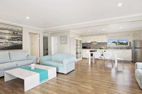 Fishing And Swimming At Your Doorstep - Sylvan Beach Esp, Bellara - Hotel Gold Coast 6