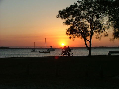 Fishing And Swimming At Your Doorstep - Sylvan Beach Esp, Bellara - Hotel Gold Coast 10