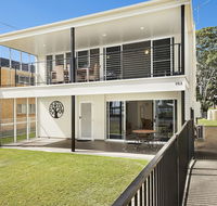 Waterfront Retreat with room for a boat - Welsby Pde Bongaree - Hotel Gold Coast