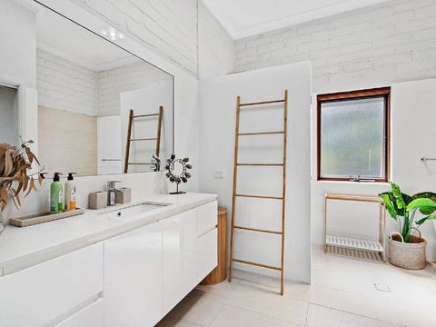 'Nunkeri', 5 Kerrie Close - Stunning House With Fabulous Views, Linen, WIFI & Air Conditioning - Hotel Gold Coast 3