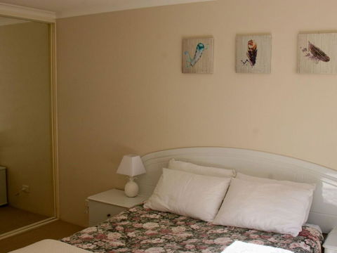 1 'The Clippers' 131 Soldiers Point Road - Fabulous Waterfront Unit - Hotel Gold Coast 3