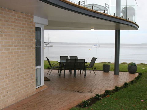 1 'The Clippers' 131 Soldiers Point Road - Fabulous Waterfront Unit - Hotel Gold Coast 0