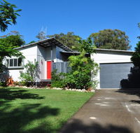 10 Double Island Drive - Modern family home centrally located swimming pool  outdoor area - Hotel Gold Coast