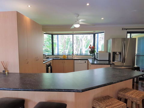 10 Naiad Court -Beach Retreat In The Bush - Hotel Gold Coast 2