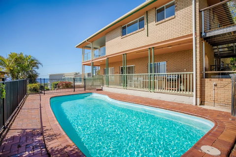 100 Cooloola Drive - Hotel Gold Coast 1