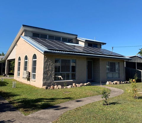 11 Anchovy Street - Tin Can Bay Summer Haven Coastal Retreat - Hotel Gold Coast 2