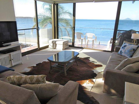 13 'Harbourside', 3-7 Soldiers Point Road - Fantastic Waterfront Unit - Hotel Gold Coast 0