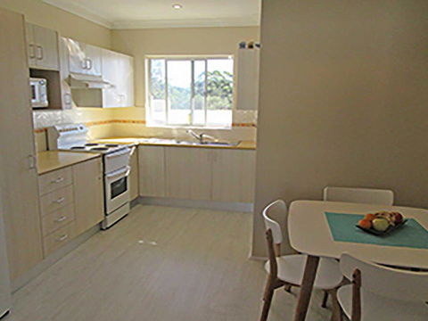15 'Kanangra', 39 Soldiers Point Road - Fantastic Unit Right On The Water - Hotel Gold Coast 3