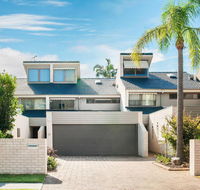 15 'The Moorings' 4 Cromarty Road - stunning with water views  pool - Hotel Gold Coast