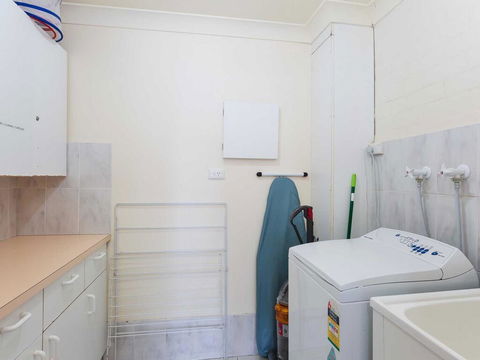 16 'The Moorings' 4 Cromarty Road - Waterfront Property With Pool & Air Conditioning - Hotel Gold Coast 2