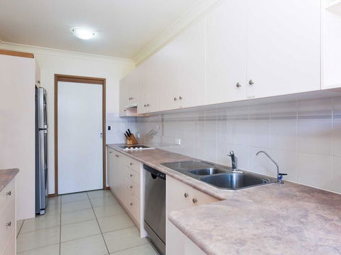 16 'The Moorings' 4 Cromarty Road - Waterfront Property With Pool & Air Conditioning - Hotel Gold Coast 1