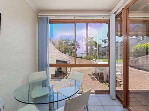 16 'The Moorings' 4 Cromarty Road - Waterfront Property With Pool & Air Conditioning - Hotel Gold Coast 3