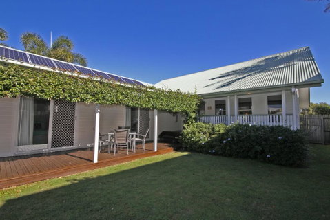 16 Beachway Pde, Marcoola: Linen Incl, WiFi, Pet Friendly, A/Cond. 500 BOND - Hotel Gold Coast 1
