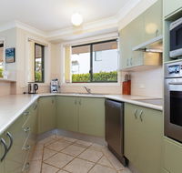 2 'Peninsula Waters' - three bedroom unit with spacious private courtyard  WIFI - Hotel Gold Coast