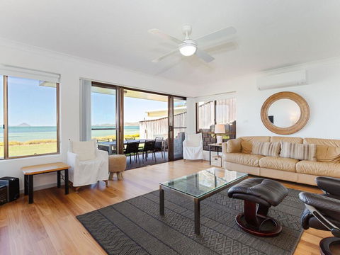 2 'The Pelicans' 53 Soldiers Point Road - Ground Floor Unit On The Waterfront - Hotel Gold Coast 0