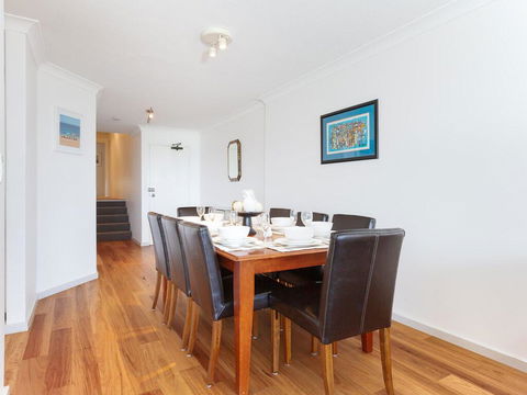 2 'The Pelicans' 53 Soldiers Point Road - Ground Floor Unit On The Waterfront - Hotel Gold Coast 3