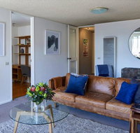 2 Bdrm South Yarra Apt With Balcony and Parking - Hotel Gold Coast