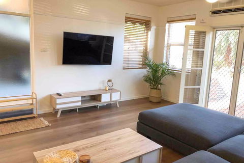 2 Bedroom, SHORT Walk To CBD,BEACH And DARBY ST - Hotel Gold Coast 0