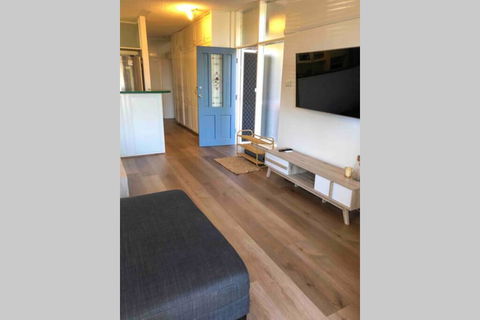 2 Bedroom, SHORT Walk To CBD,BEACH And DARBY ST - Hotel Gold Coast 3