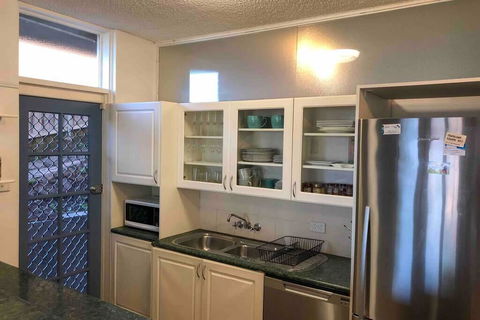 2 Bedroom, SHORT Walk To CBD,BEACH And DARBY ST - Hotel Gold Coast 2